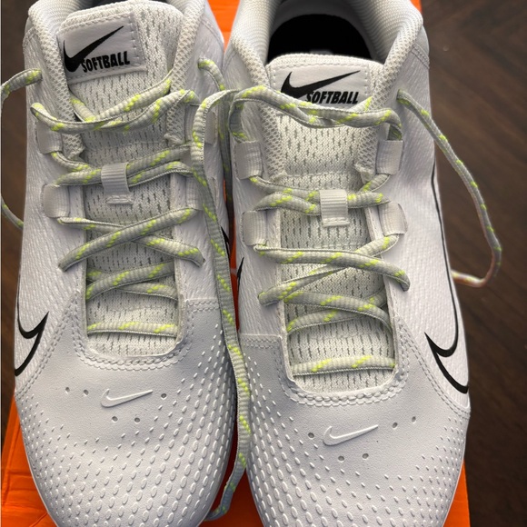 Womans Softball Cleats Nike Women's Hyperdiamond 2.5 Keystone Softball Shoe. Black, White, Grey. NIB Nike Women's Hyperdiamond 4 Keystone Softball Cleats